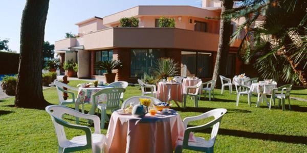 Hotel Da Filie' Querceta Bagian luar foto