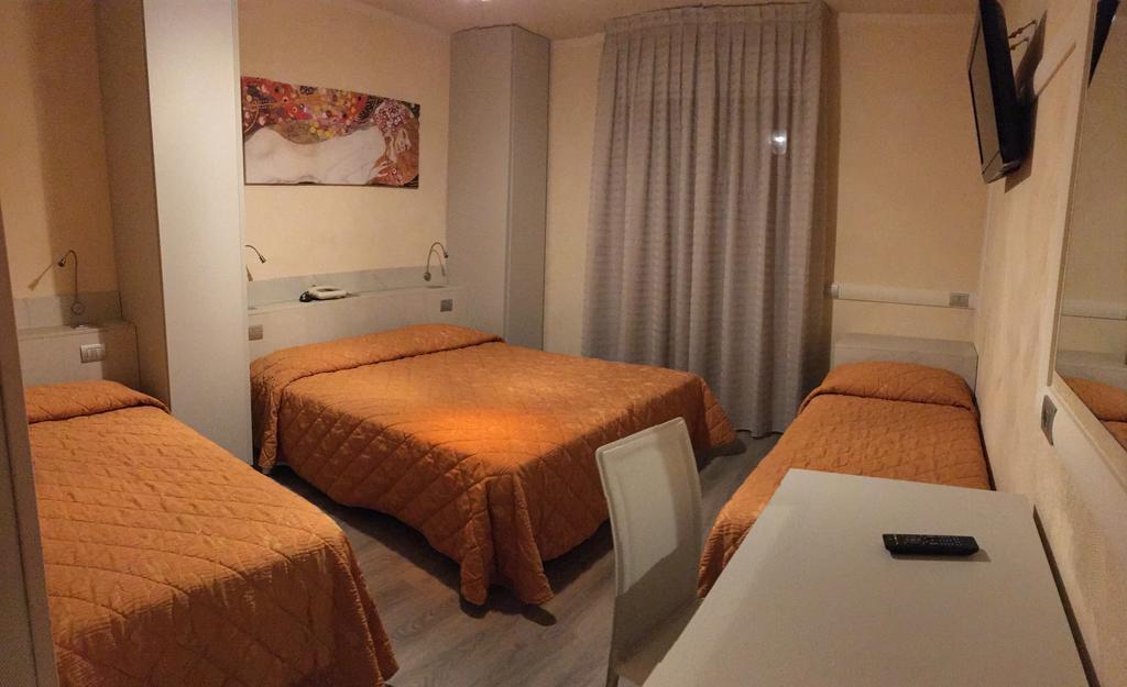 Hotel Da Filie' Querceta Bagian luar foto