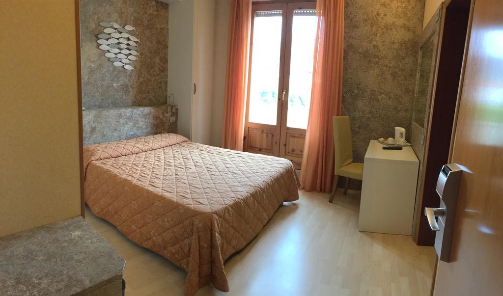 Hotel Da Filie' Querceta Bagian luar foto